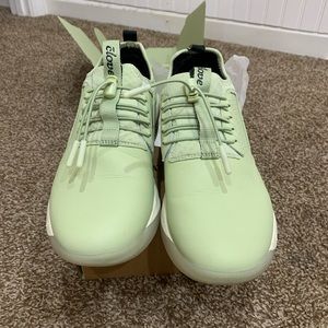 Cloves Sage Nursing Shoe